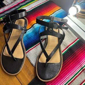 Journee Collection Black Textured Sandals size 9